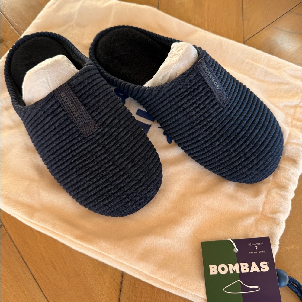 Bombas Ribbed Navy Slippers Size 7